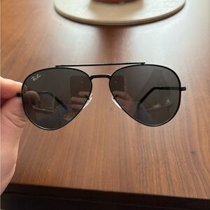 Ray-Ban Black Metal New Aviator